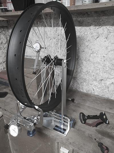 Rayonnage d'une roue de vélo de type fatbike