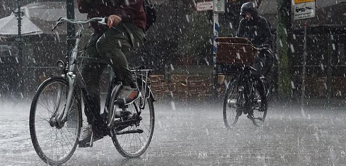 Vélo sous la pluie