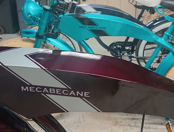 Peinture et logo d'un vélo mecabecane